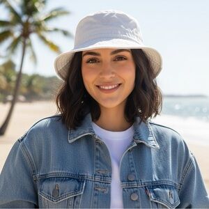 Aritzia TNA Sz XS-S Off Whit Logo Bucket Hat